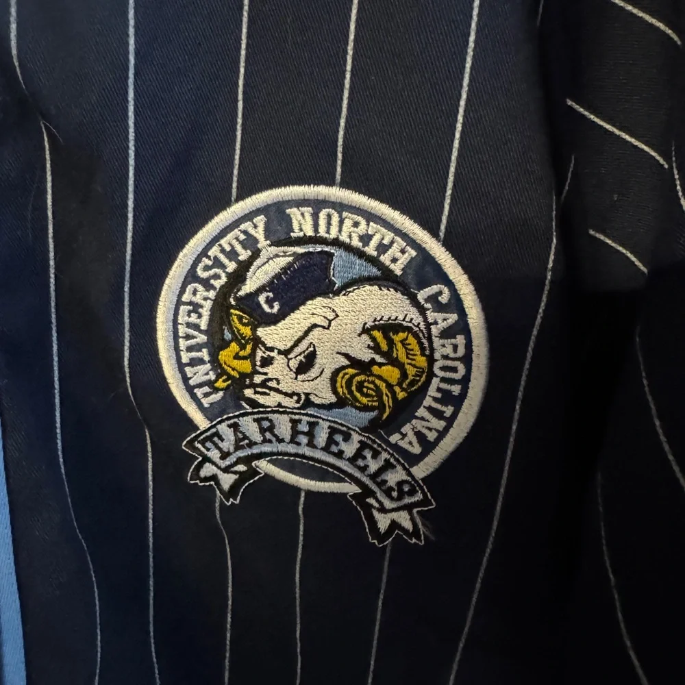 Starter Men’s Large UNC pinstriped button down jersey. Pre-owned - Picture 2 of 5